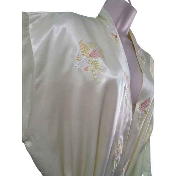 Vintage Embroidered Satin Kimono Robe With Floral Patterns & Belt - Picture 5 of 16